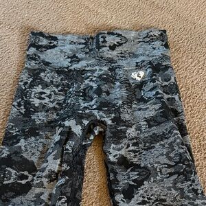 Women's Black and Gray Patterned Leggings